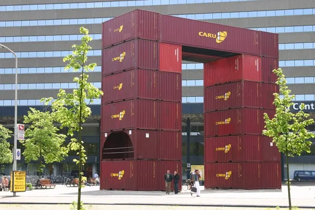 Gestapelte Container von CARU Tech
